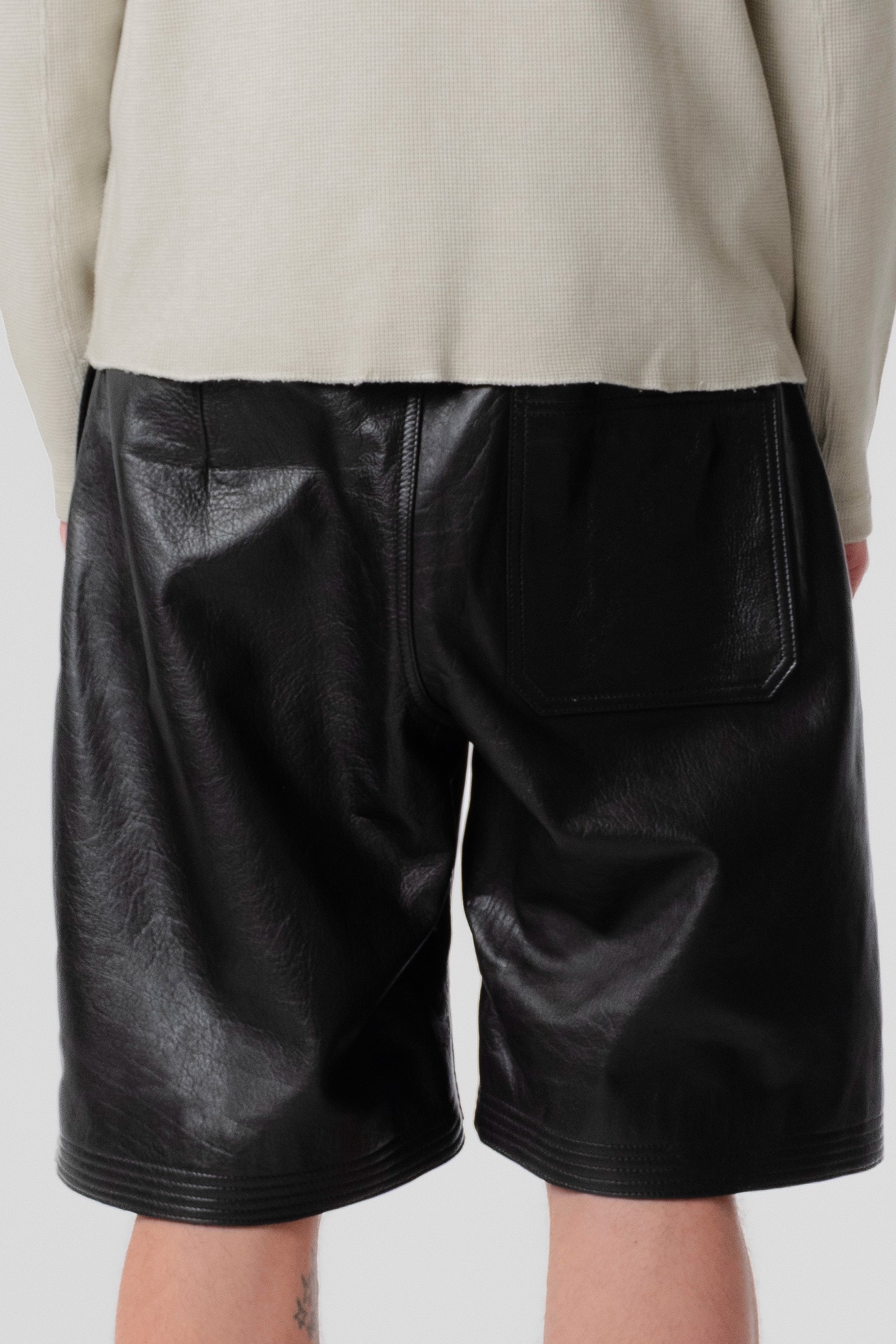Hang Short - Gloss Black