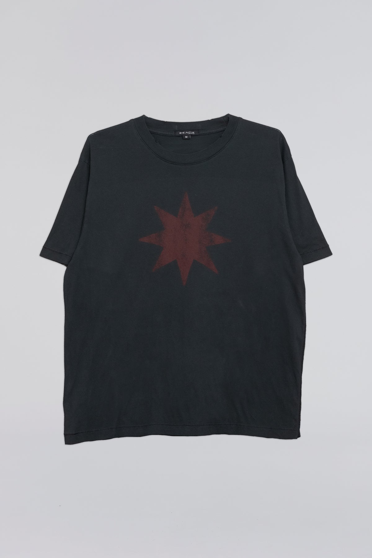 STAR TIDE T-SHIRT  - BLACK/RED