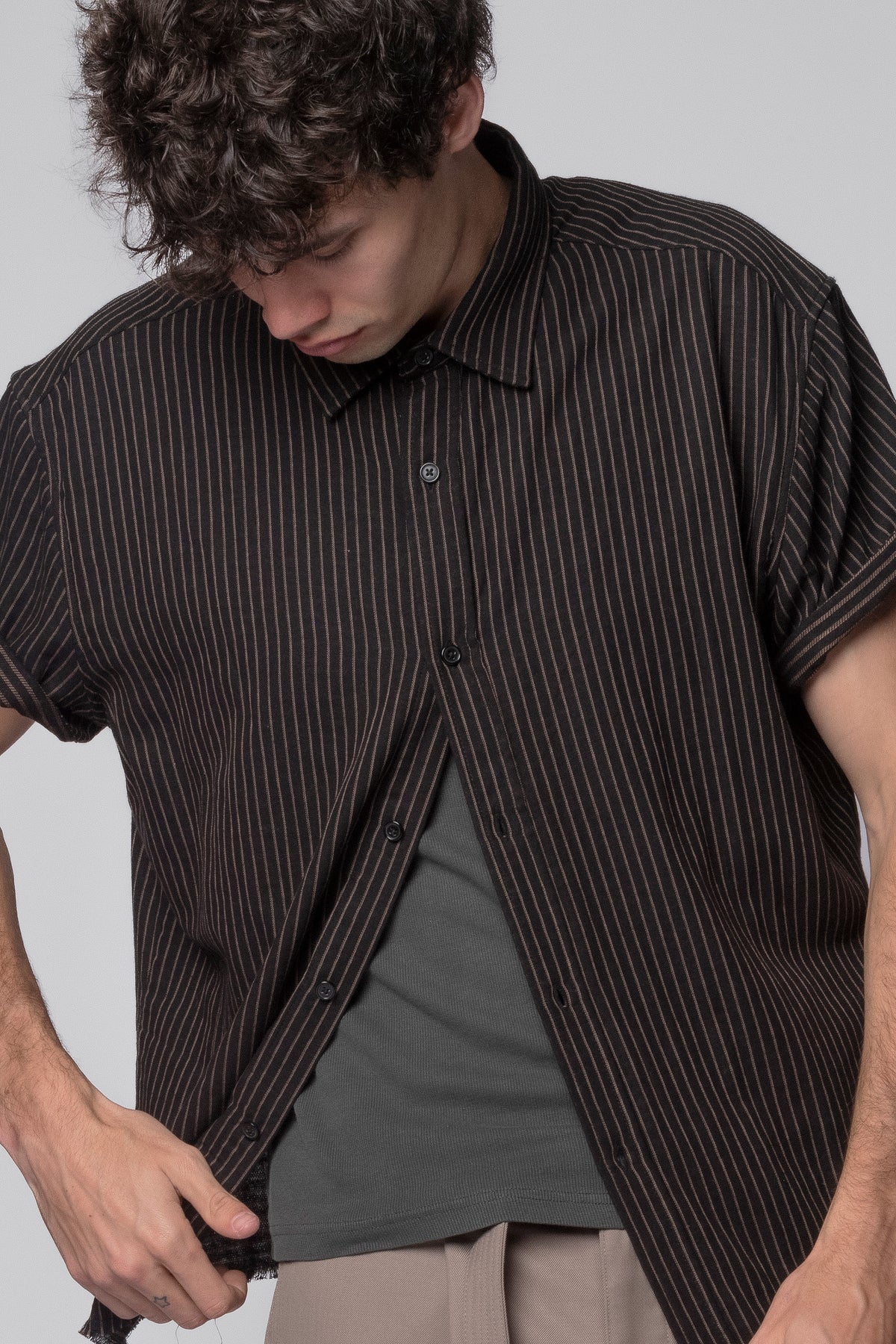 BILLY SS SHIRT - BLACK/TAN STRIPE