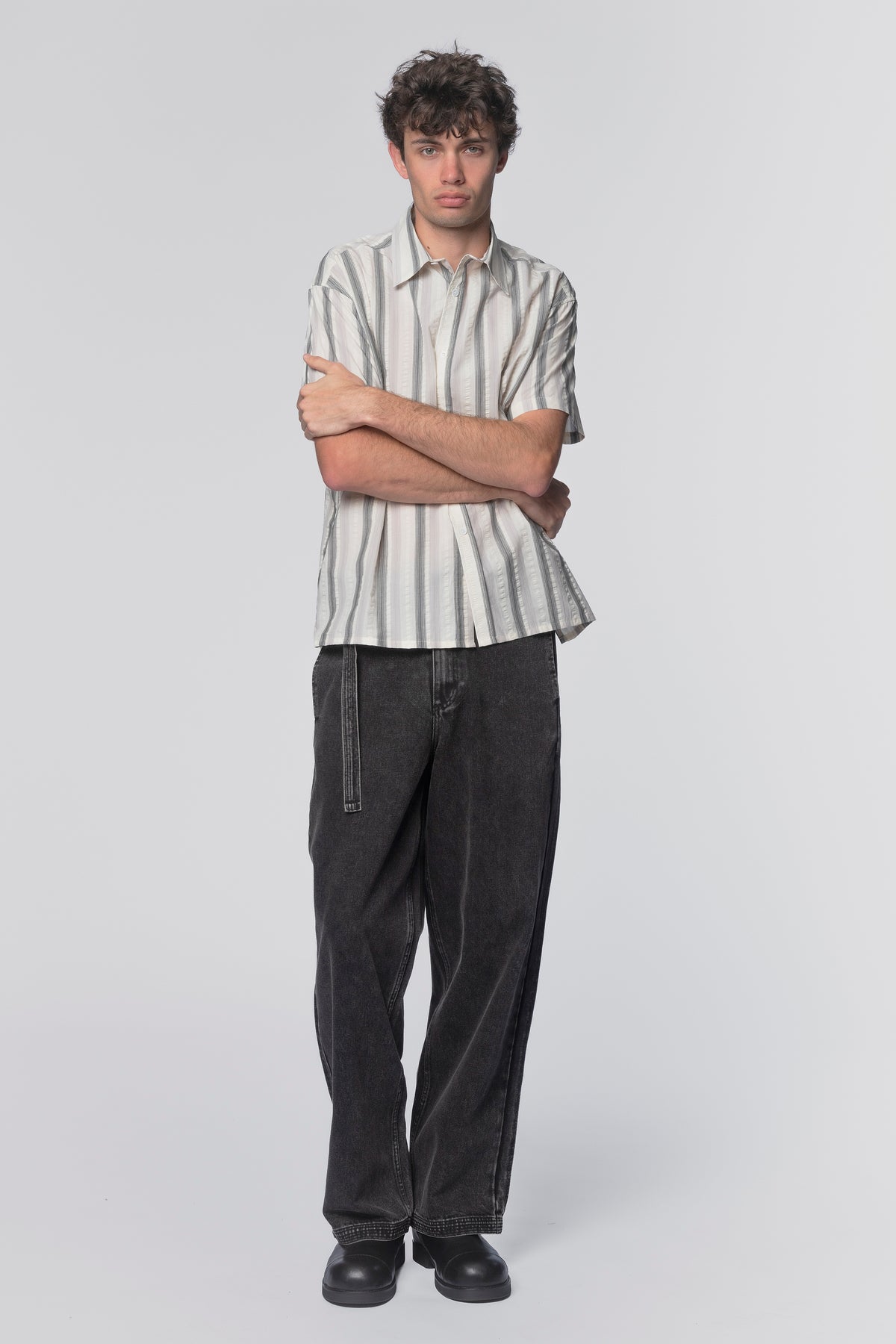 HOLD SS SHIRT - GREY/WHITE STRIPE