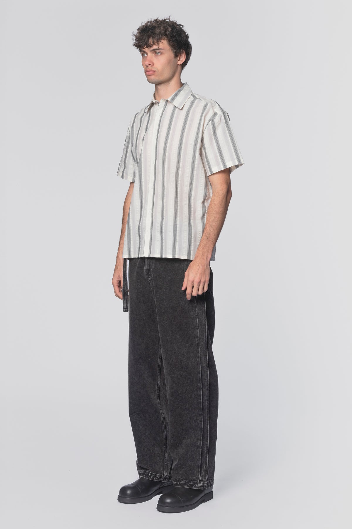 HOLD SS SHIRT - GREY/WHITE STRIPE